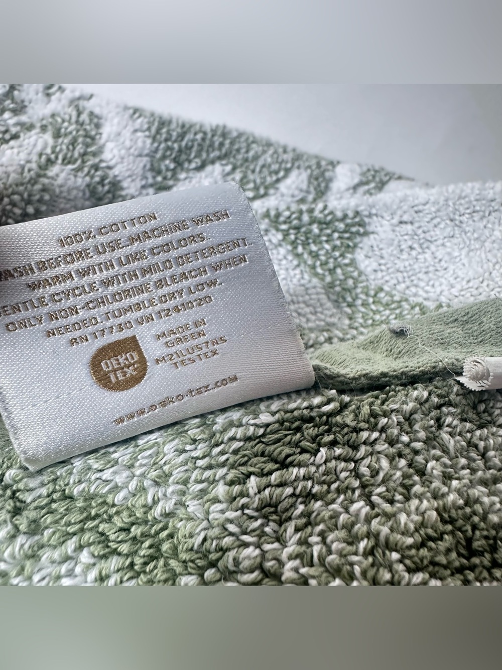 Threshold Bath Towel Floral Jacquard Light Green White 30” X 54” All Cotton 2023 - Picture 12 of 13